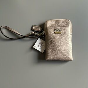 NWT Coach zip up multi card holder wallet / wristlet champagne color